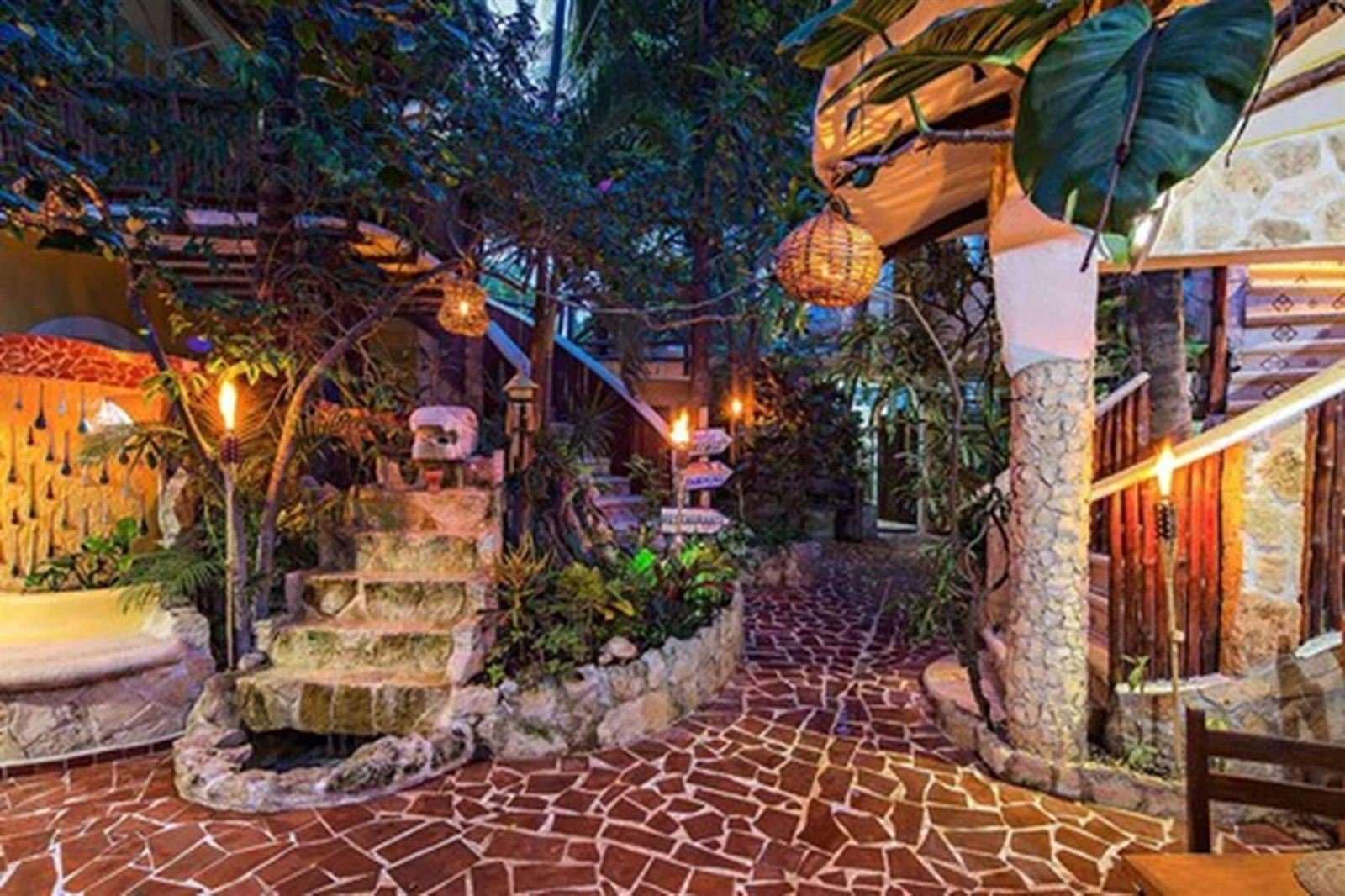 Maison Tulum: stone path through the garden with lanterns